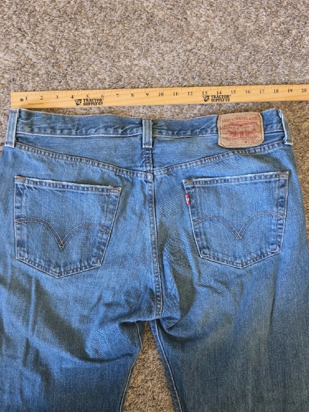 AWESOME LEVIS 501 JEANS 36 X 32